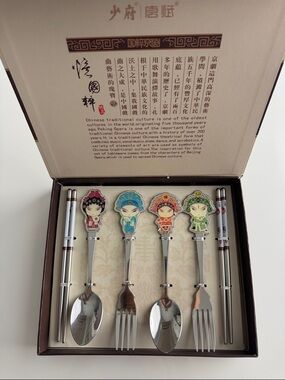 Traditional Chinese Characters National
Essence Peking Opera Spoon Chopstick Set